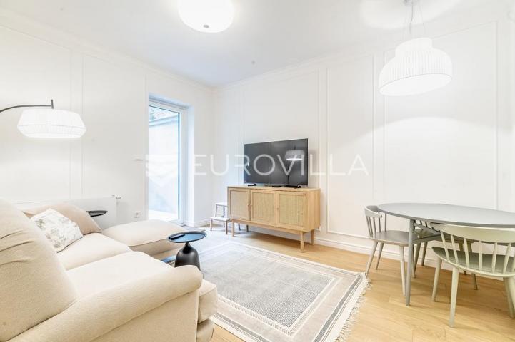 Zagreb, Centar, Ilica novouređen dvosoban stan s vrtom i terasom, 60 m²