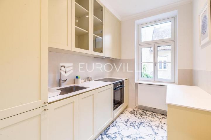 Zagreb, Centar, Ilica novouređen dvosoban stan s vrtom i terasom, 60 m²