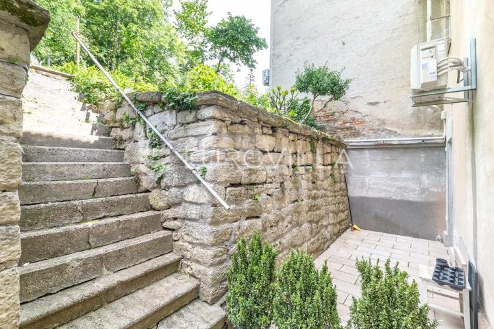 Zagreb, Centar, Ilica novouređen dvosoban stan s vrtom i terasom, 60 m²