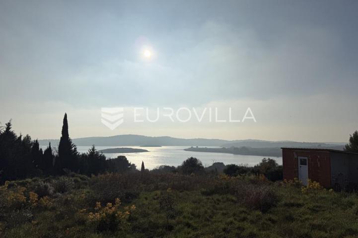 Medulin, Pomer, građevinsko zemljište s otvorenim pogledom na more, 1526 m²