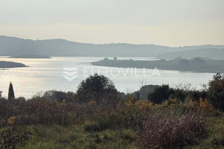 Medulin, Pomer, građevinsko zemljište s otvorenim pogledom na more, 1526 m²