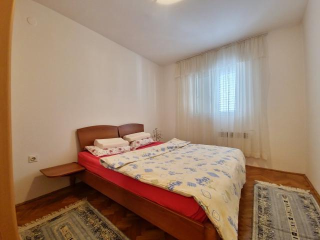 Izdavanje dvosobnog stana – Budva (na duži period)