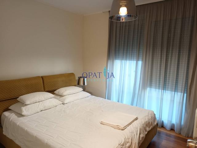 OPATIJA CENTAR – Dugoročni najam luksuznog stana s bazenom i prekrasnim pogledom na more