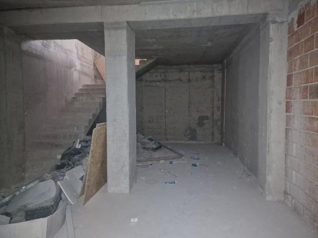 Izdavanje poslovnog prostora 353 m² – Budva, centar,100 m od mora