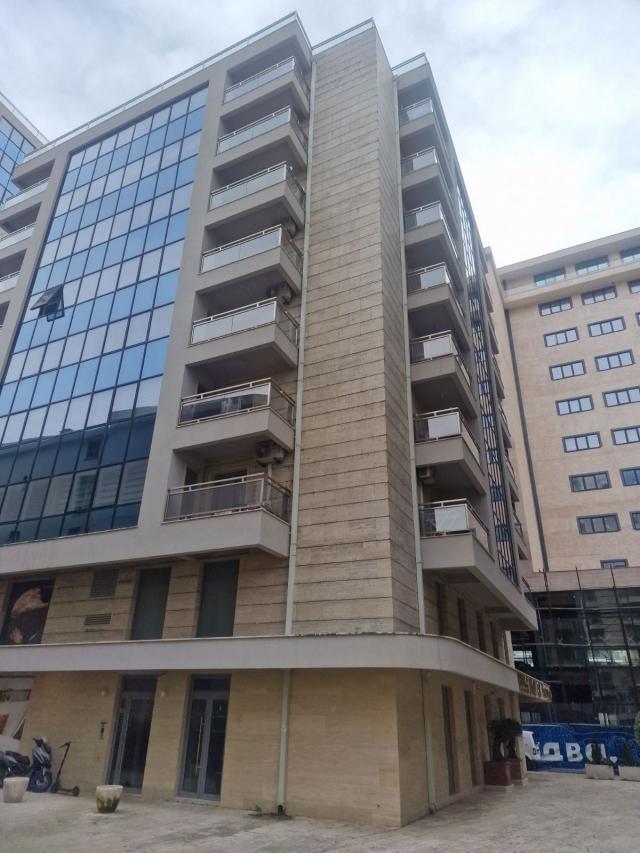 Izdavanje poslovnog prostora 353 m² – Budva, centar,100 m od mora