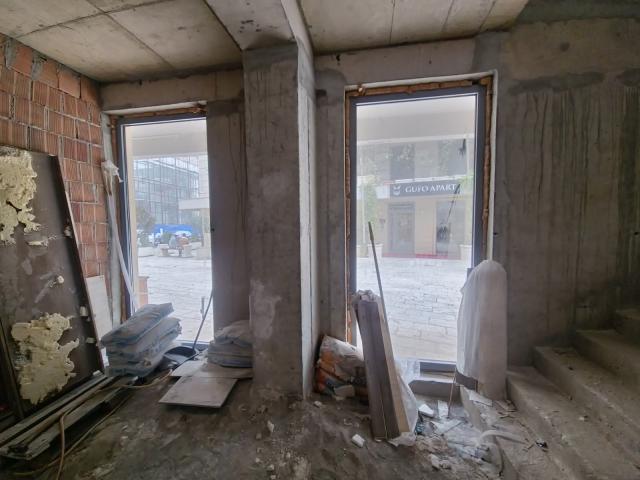 Izdavanje poslovnog prostora 353 m² – Budva, centar,100 m od mora