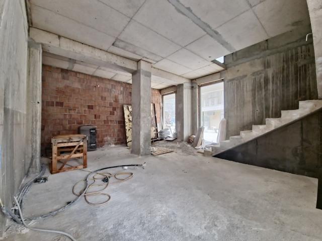 Izdavanje poslovnog prostora 353 m² – Budva, centar,100 m od mora