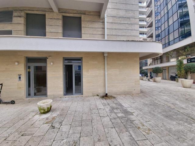 Izdavanje poslovnog prostora 353 m² – Budva, centar,100 m od mora