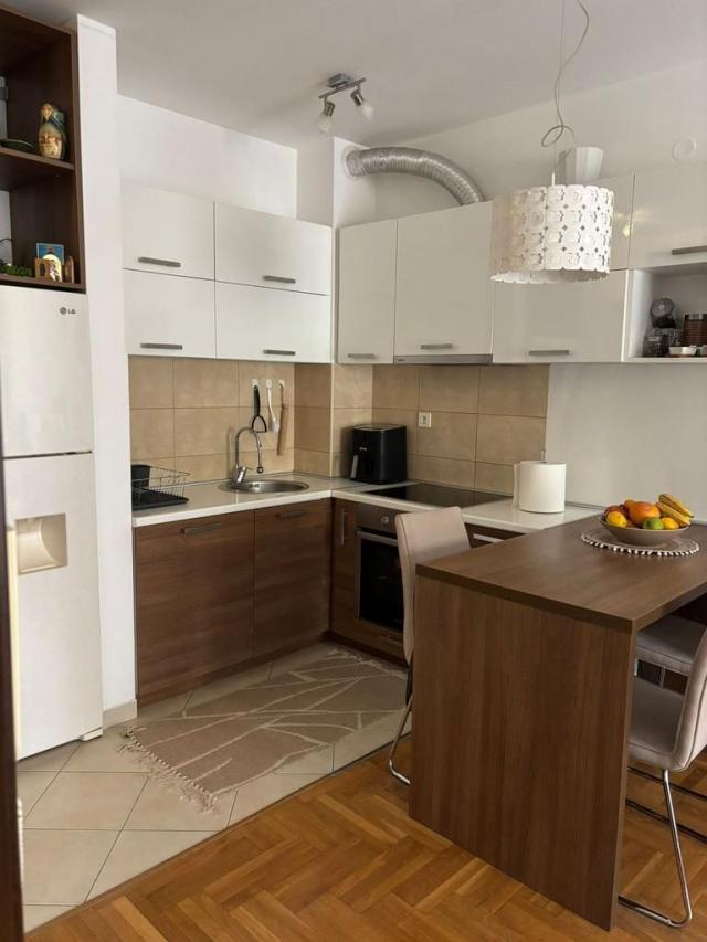 Prodaja jednosobnog stana 40 m² – Budva, Lazi