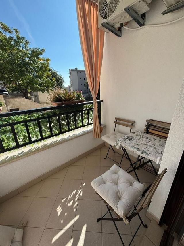 Prodaja jednosobnog stana 40 m² – Budva, Lazi