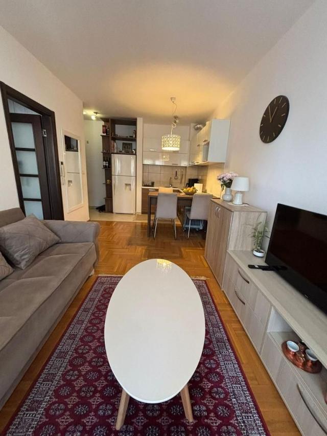Prodaja jednosobnog stana 40 m² – Budva, Lazi