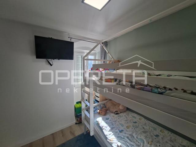 Luksuzan  stan u centru grada, 2 sobe , balkon 
