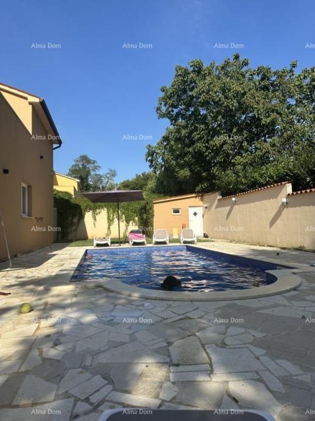 House For sale: House, 200 m²,  Raša