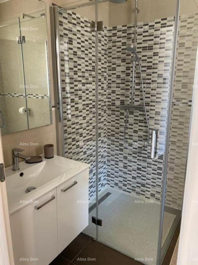 House For sale: House, 200 m²,  Raša