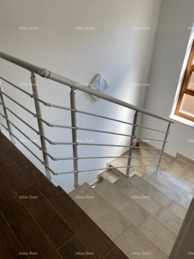 House For sale: House, 200 m²,  Raša