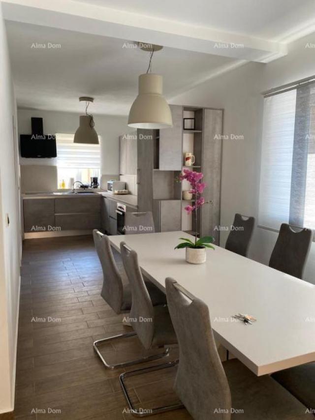 House For sale: House, 200 m²,  Raša