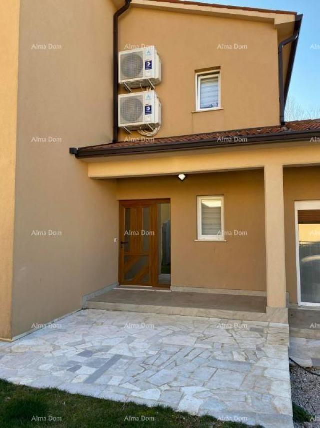 House For sale: House, 200 m²,  Raša