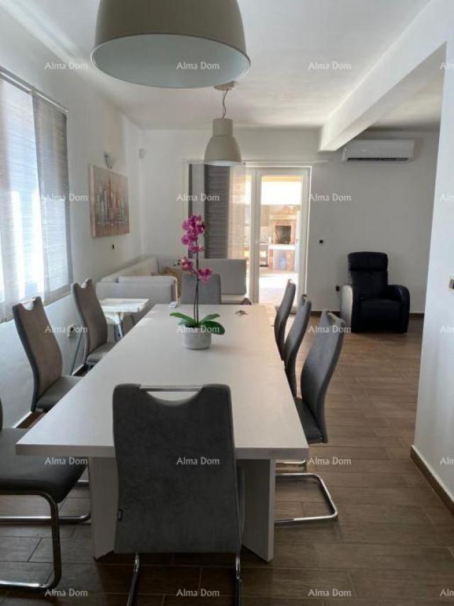 House For sale: House, 200 m²,  Raša