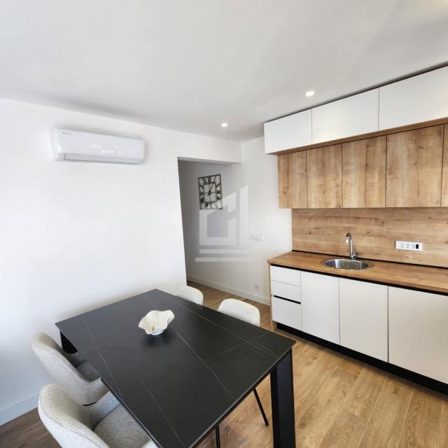 Stan 45 m² na Izdavanje – Tivat