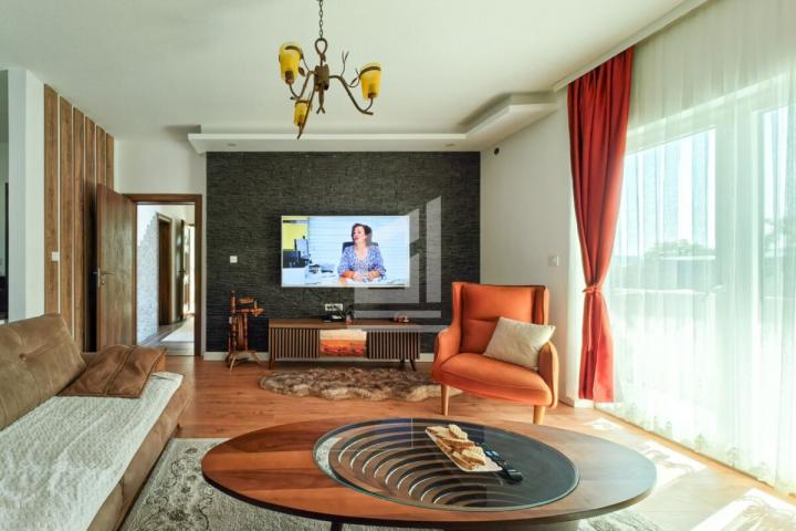 Kuća 220 m² na Prodaju – Bar
