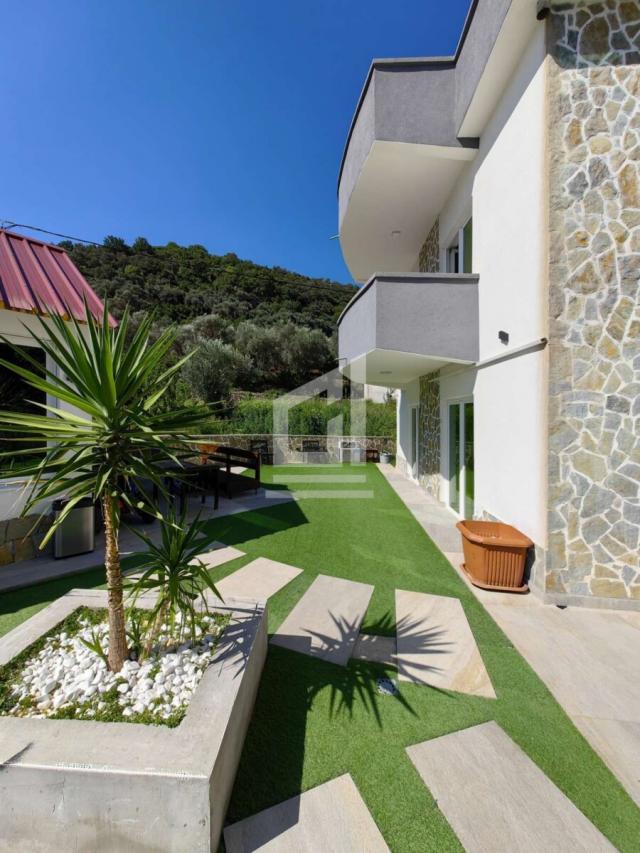 Kuća 220 m² na Prodaju – Bar