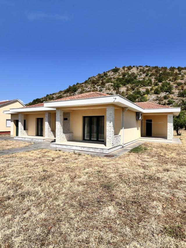 Kuća 200 m² na Prodaju – Rogami, Podgorica