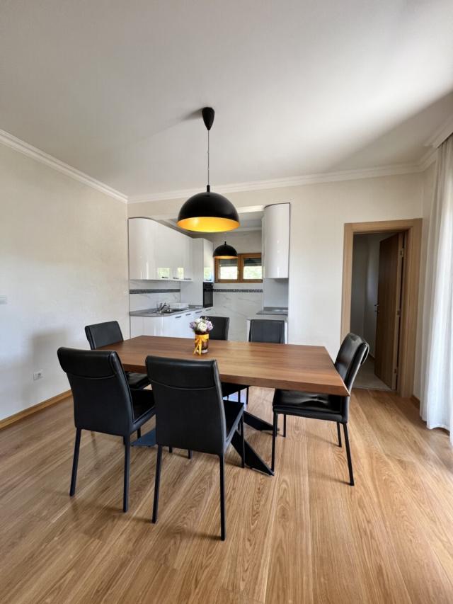 Kuća 200 m² na Prodaju – Rogami, Podgorica