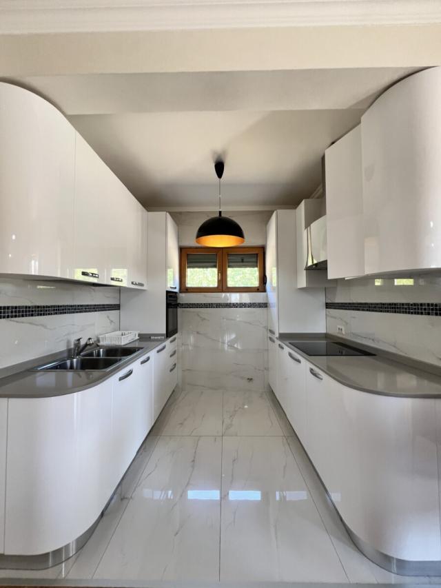Kuća 200 m² na Prodaju – Rogami, Podgorica