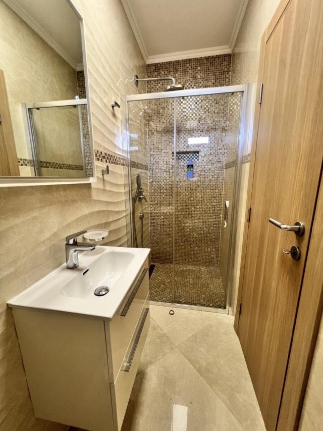 Kuća 200 m² na Prodaju – Rogami, Podgorica