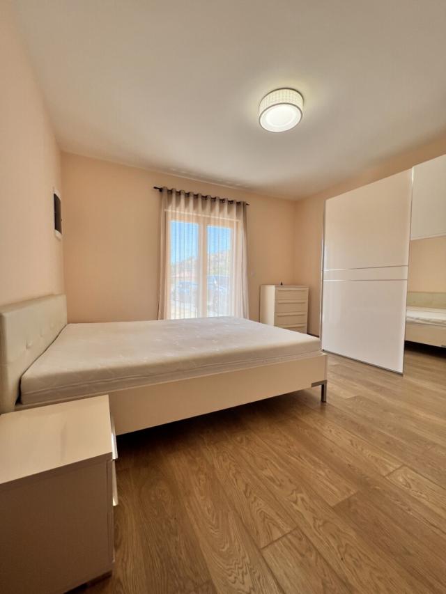 Kuća 200 m² na Prodaju – Rogami, Podgorica