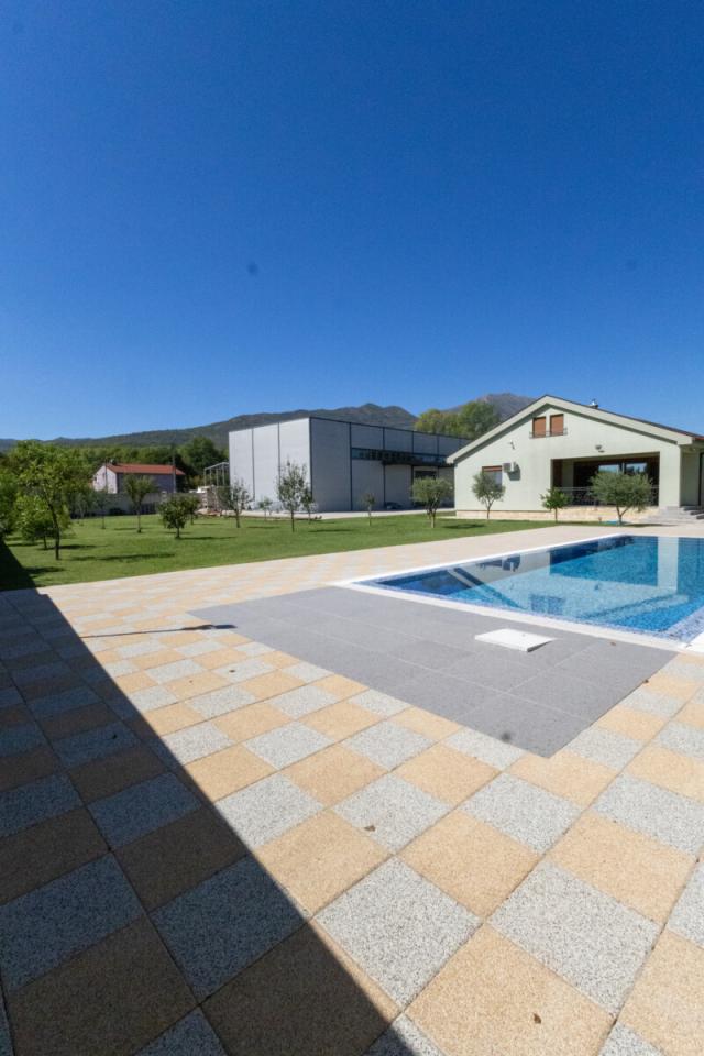Kuća 180 m² na Izdavanje – Curilac, Podgorica