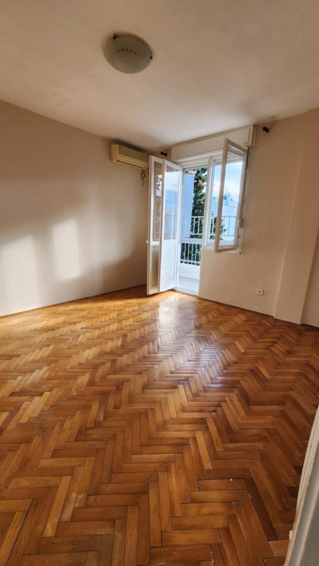 Dvosoban nenamješten stan od 56m2 - Moskovska ulica