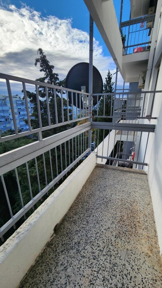 Dvosoban nenamješten stan od 56m2 - Moskovska ulica