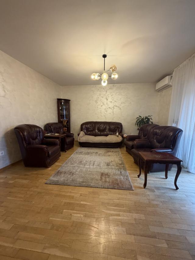 Trosoban stan, 90 m2, Preko Morace, PRODAJA