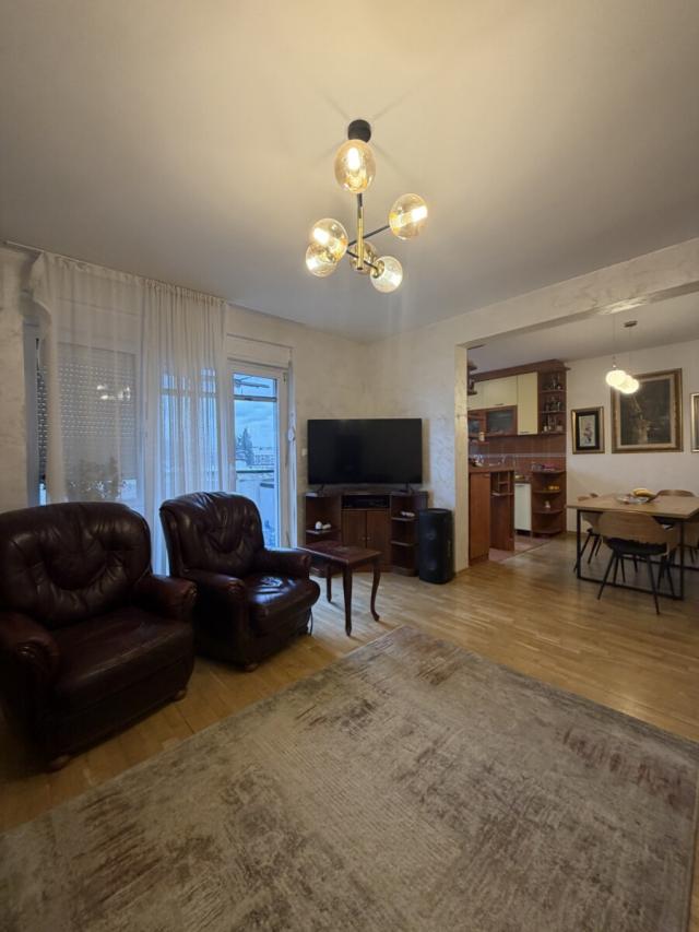 Trosoban stan, 90 m2, Preko Morace, PRODAJA