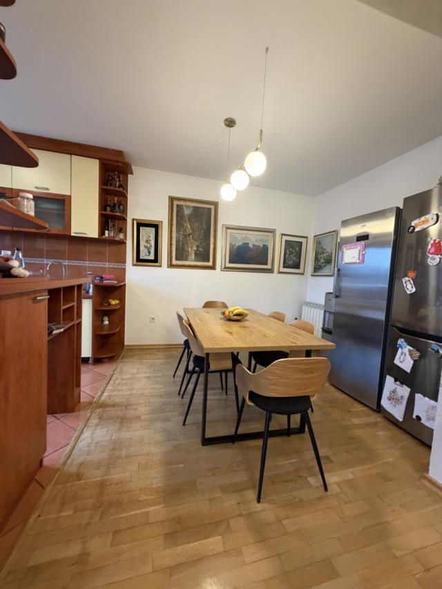 Trosoban stan, 90 m2, Preko Morace, PRODAJA