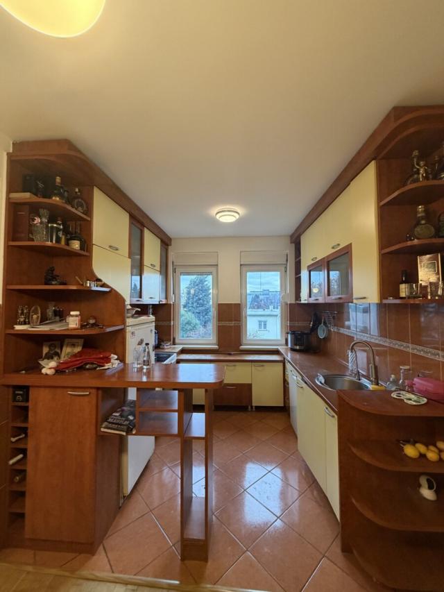 Trosoban stan, 90 m2, Preko Morace, PRODAJA