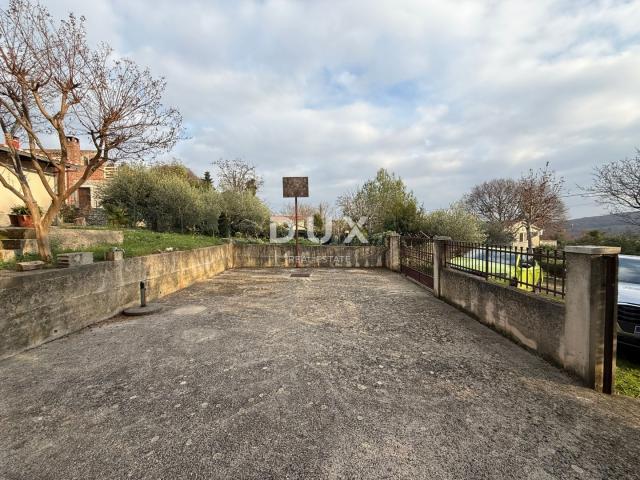 ISTRA, POREČ - Autentična istarska kuća s dvije stambene jedinice