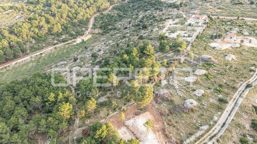 Poljoprivredno zemljište od 8172 m2, Otok Brač