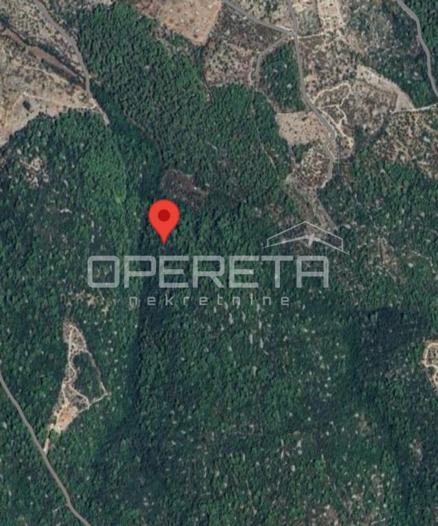 Idealna prilika – poljoprivredno zemljište 13.984 m2 na Braču
