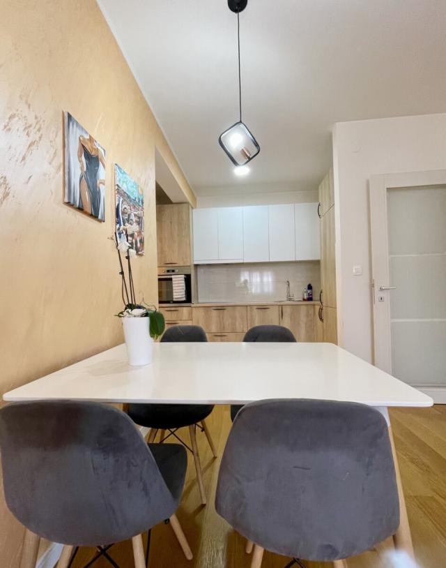 Jednosoban stan, 50m2, Central Point, IZDAVANJE