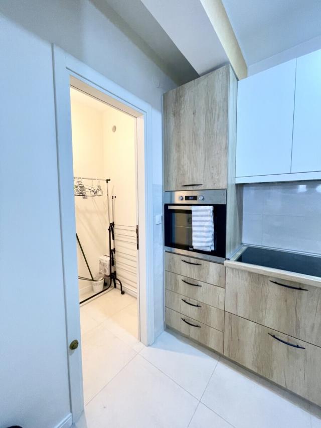 Jednosoban stan, 50m2, Central Point, IZDAVANJE