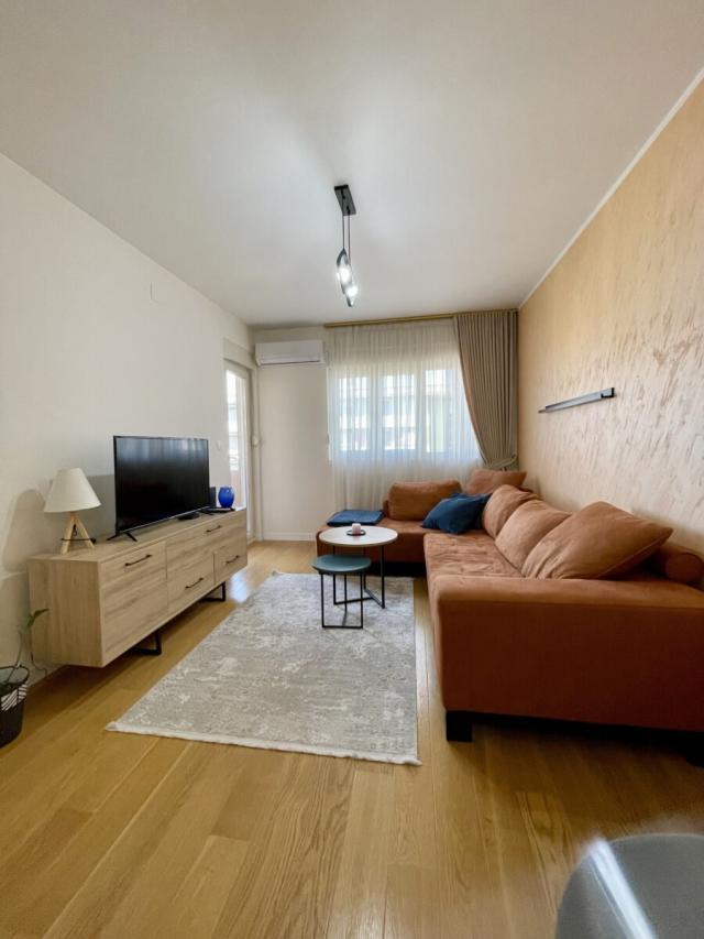 Jednosoban stan, 50m2, Central Point, IZDAVANJE