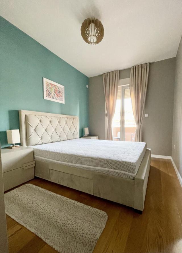 Jednosoban stan, 50m2, Central Point, IZDAVANJE