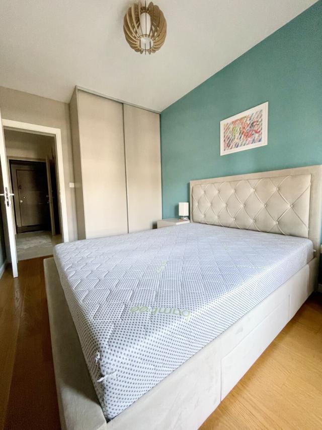 Jednosoban stan, 50m2, Central Point, IZDAVANJE
