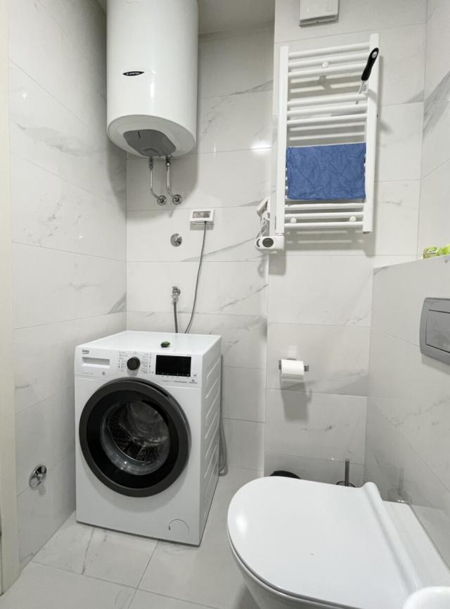 Jednosoban stan, 50m2, Central Point, IZDAVANJE