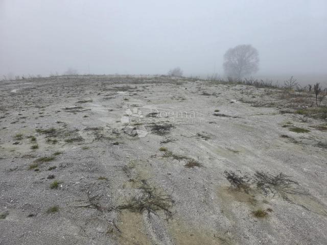 Građevinsko zemljište 2.279m² u Zlataru uz glavnu cestu