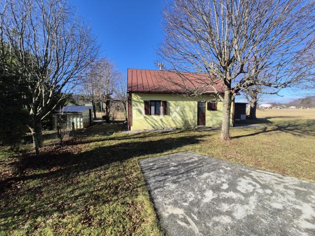 GORSKI KOTAR, FUŽINE, LIČ - veliko obiteljsko imanje s dvije kuće i garažom, spuštena cijena, invest