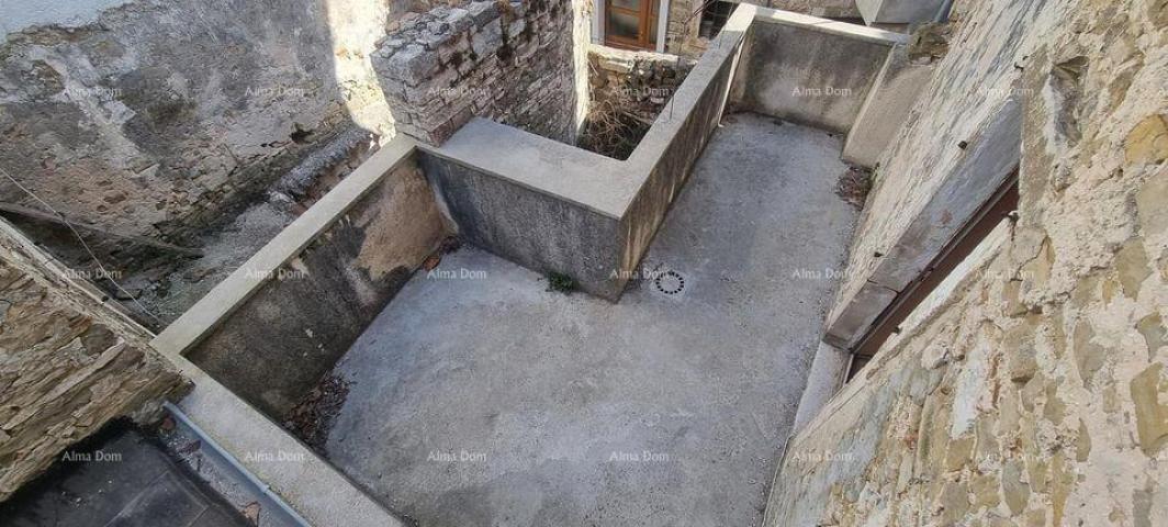 Kuća Prodaja istarske kamene kuće u centru, Buje!