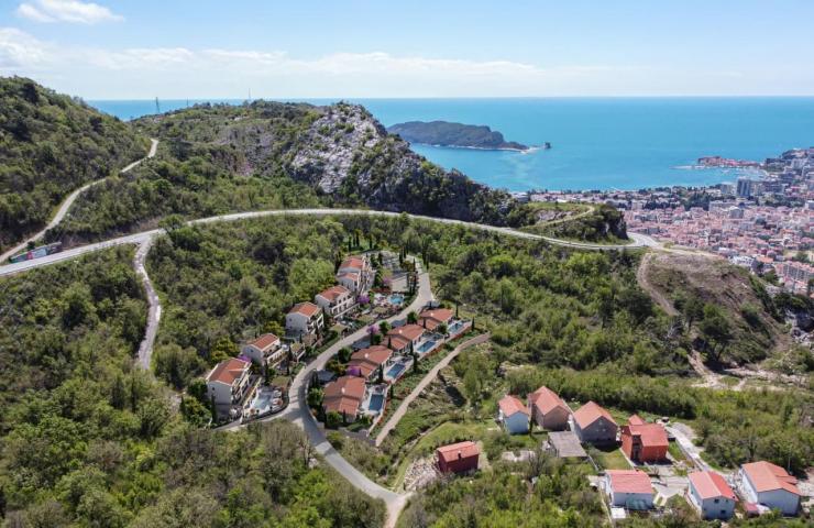 Luksuzna kamena vila 195m2 sa bazenom , Budva– Markovići
